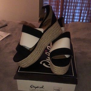 Qupid Black platform sandals